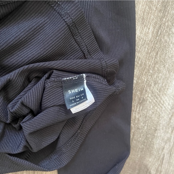 Black long sleeve crop top - Picture 4 of 4